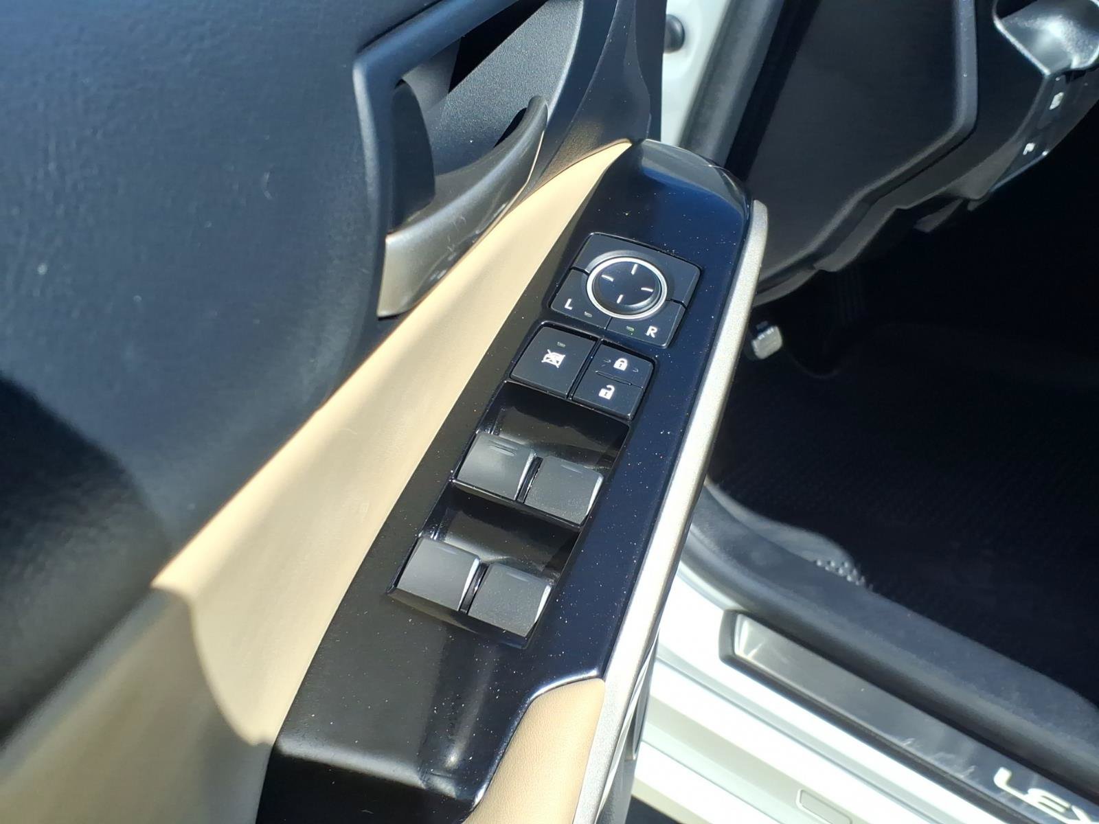 Used 2017 Lexus IS 200t w/ Navigation System Package RWD image 21