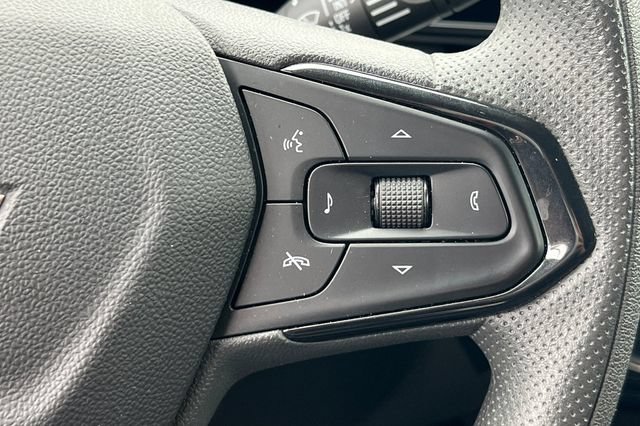 Used 2025 Chevrolet Trax LT FWD image 31