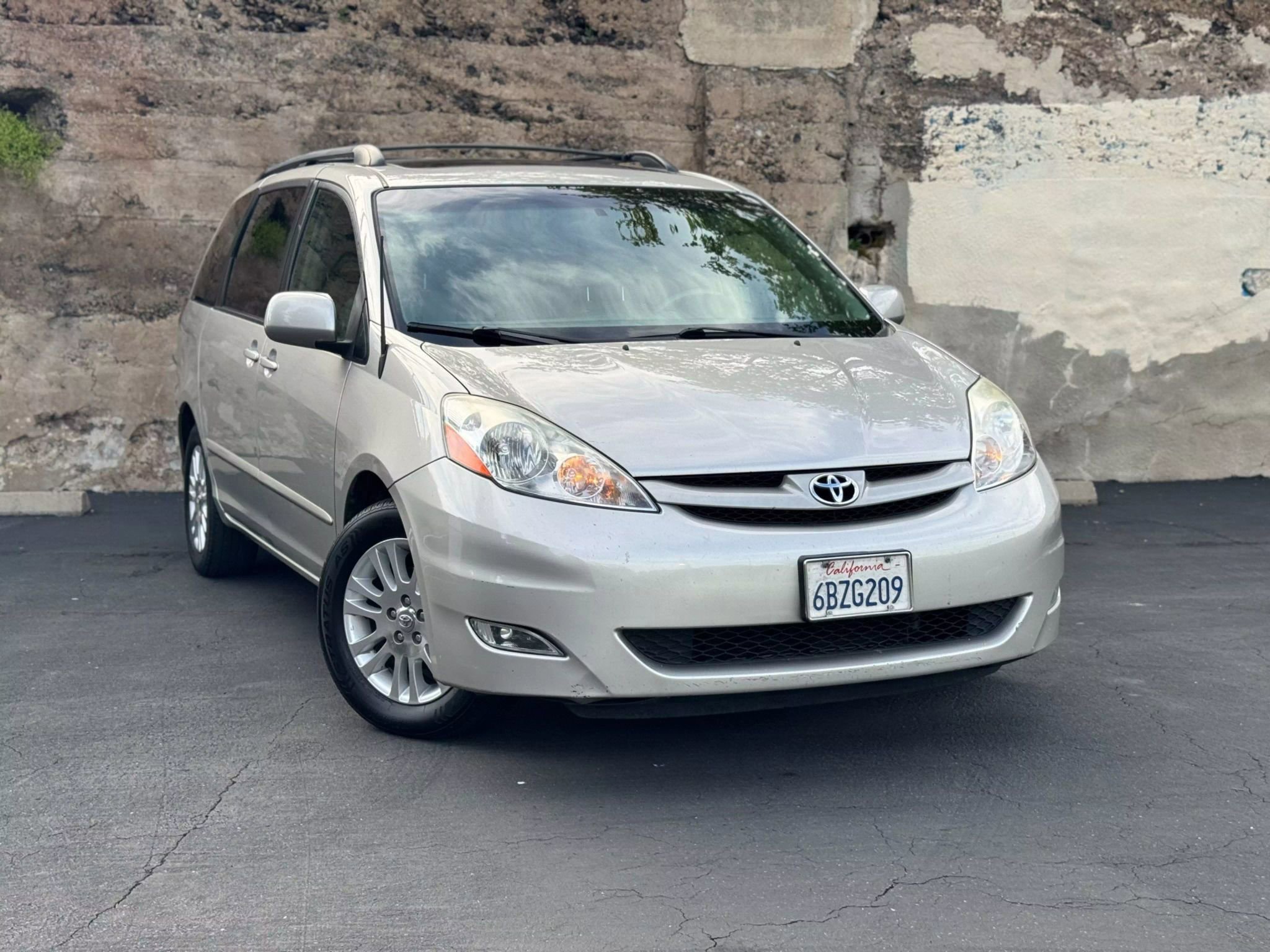 US Toyota Sienna limited 純正グリル 訳あり US Toyota Sienna limited 純正グリル 訳あり - メルカリ