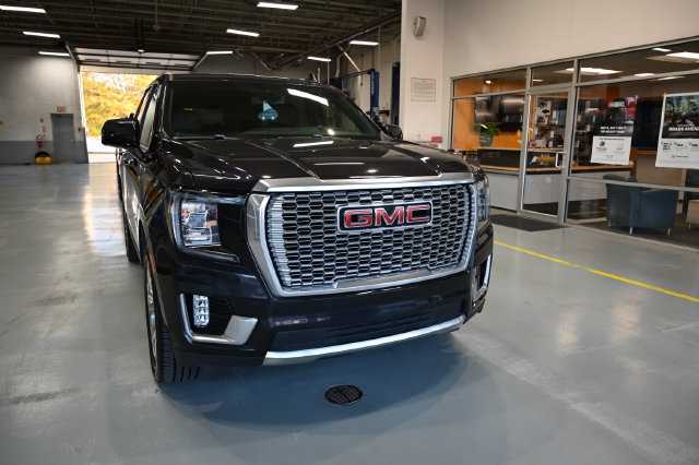 Used 2023 GMC Yukon Denali w/ LPO, Floor Liner Package AWD/4WD image 3