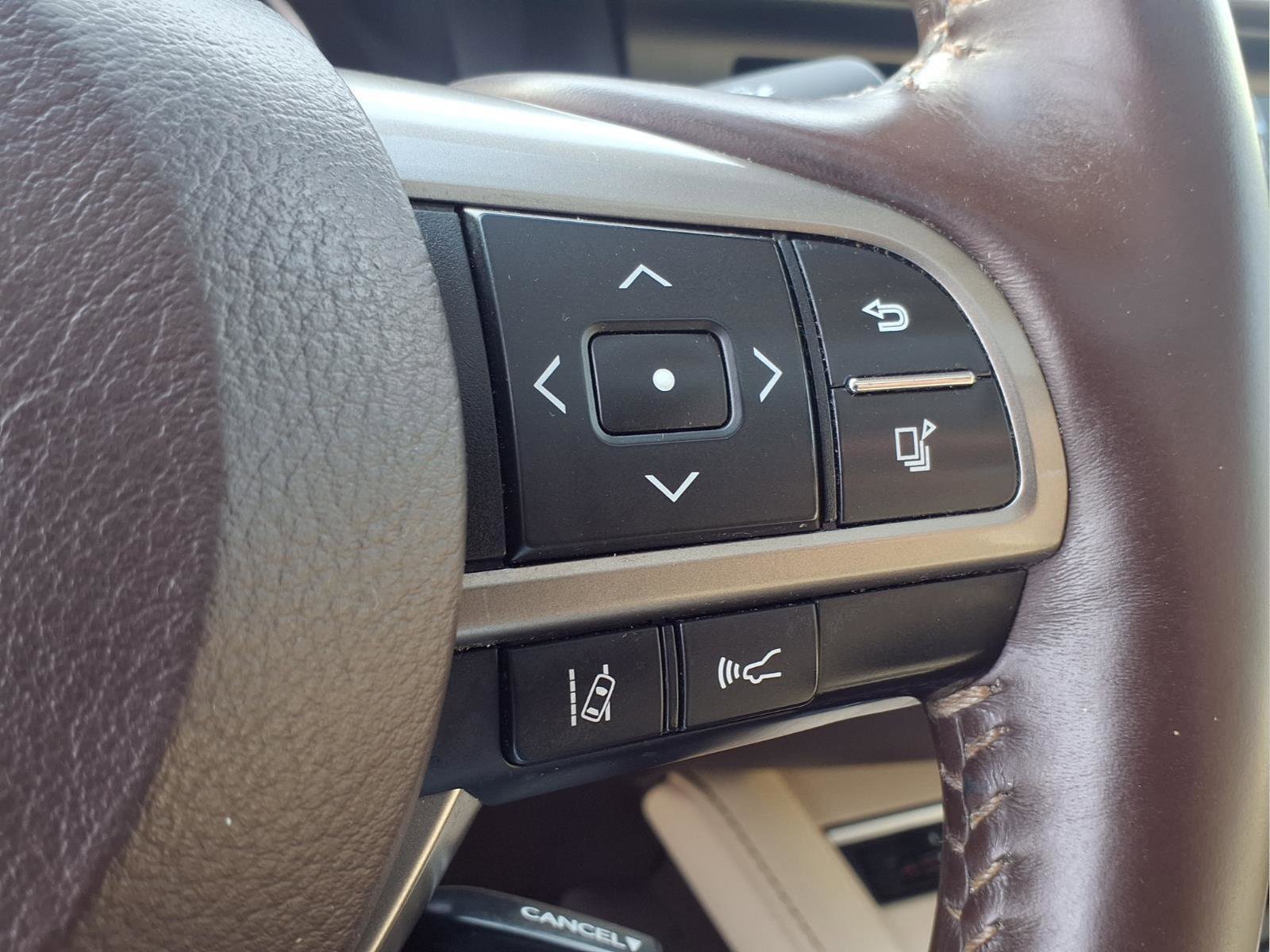 Used 2016 Lexus ES 350 4DR SDN w/ Premium Package w/Wood Trim image 16