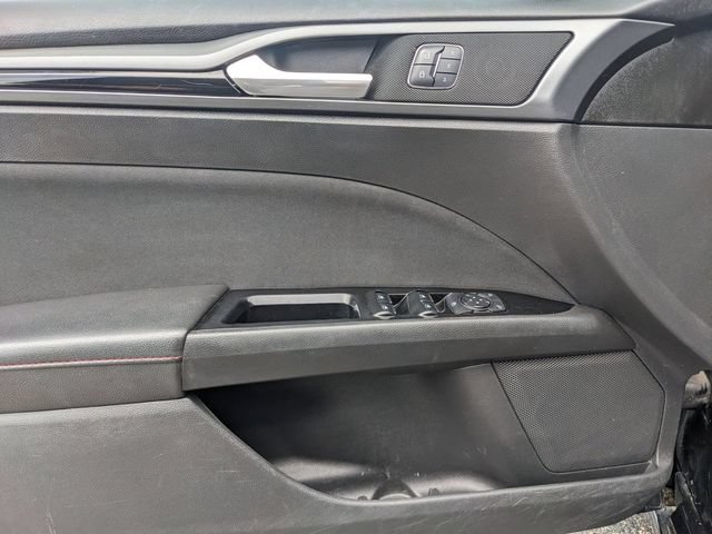 Used 2015 Ford Fusion SE w/ Equipment Group 201A FWD image 14
