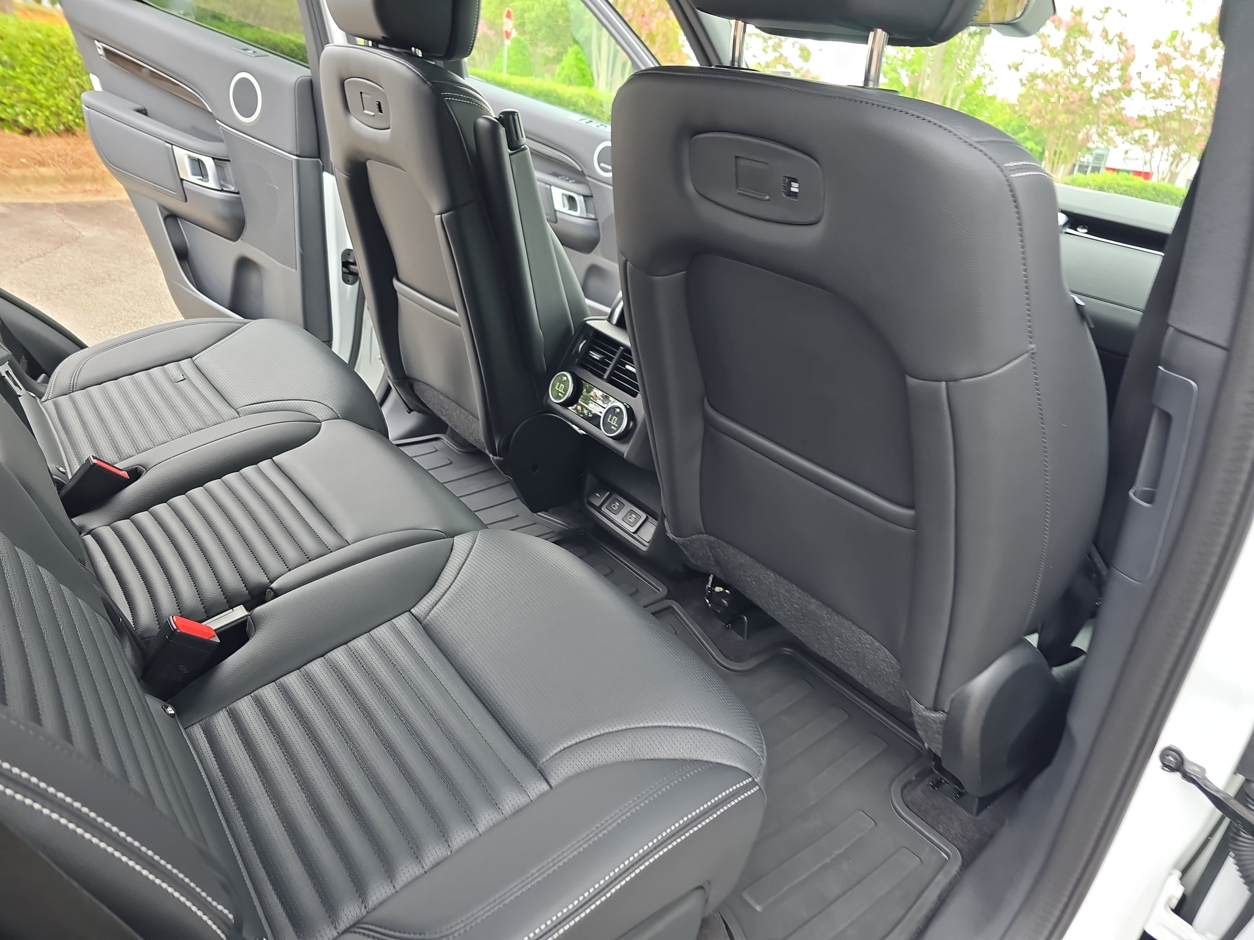 Certified 2025 Land Rover Discovery S AWD/4WD image 11