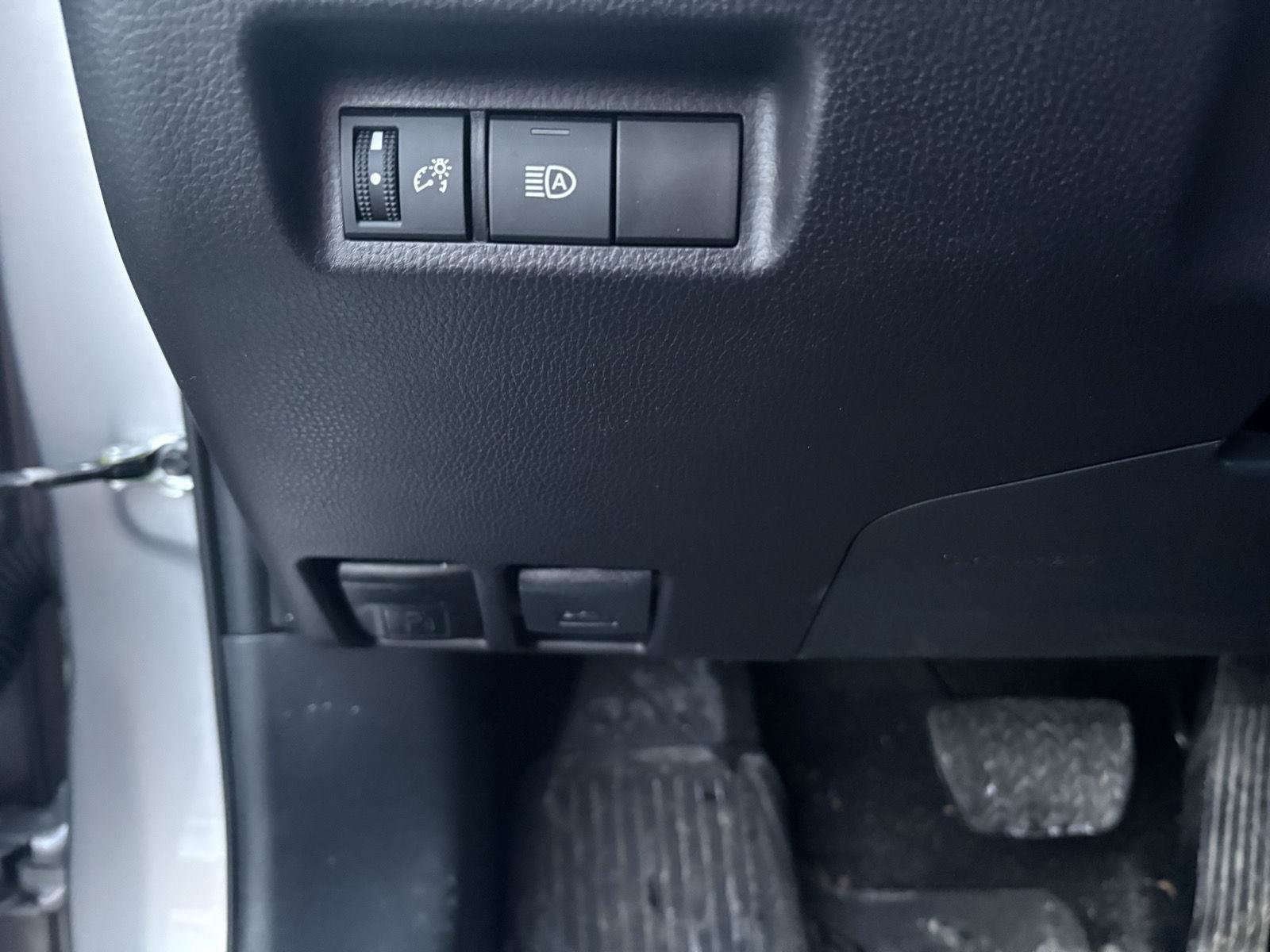 Used 2025 Toyota RAV4 LE image 13