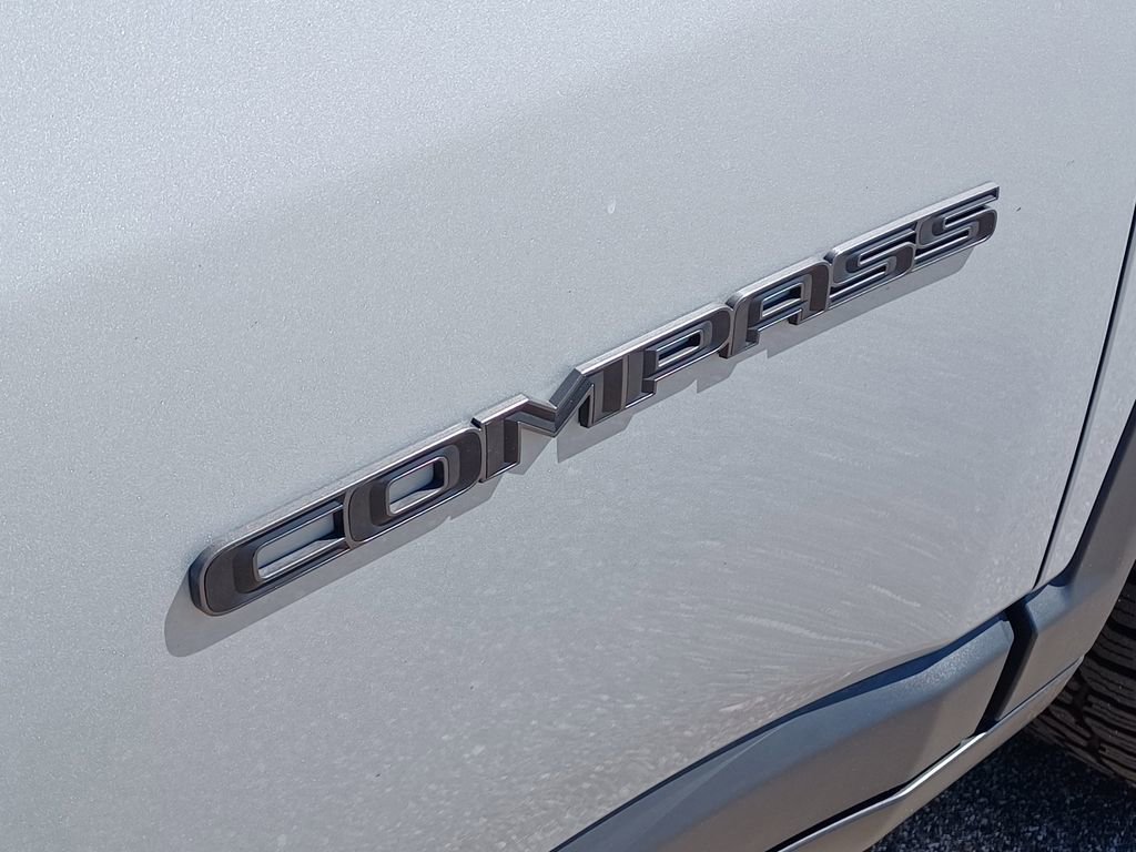 Used 2024 Jeep Compass Trailhawk AWD/4WD image 6