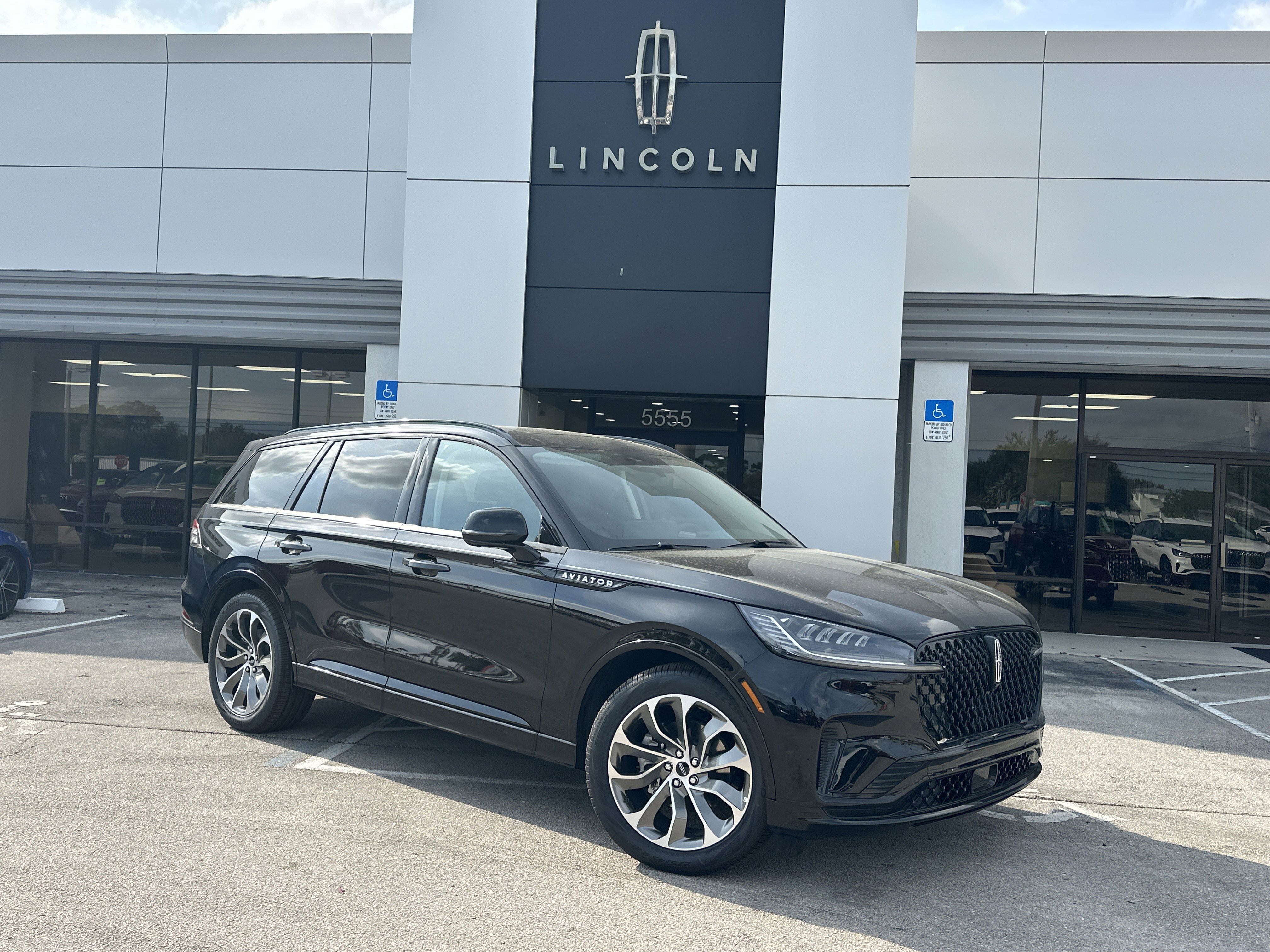 New 2026 Lincoln Aviator 2WD w/ Jet Appearance Package image 1