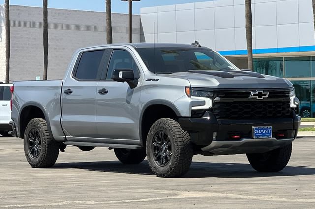 Used 2023 Chevrolet Silverado 1500 ZR2 w/ Technology Package AWD/4WD image 2