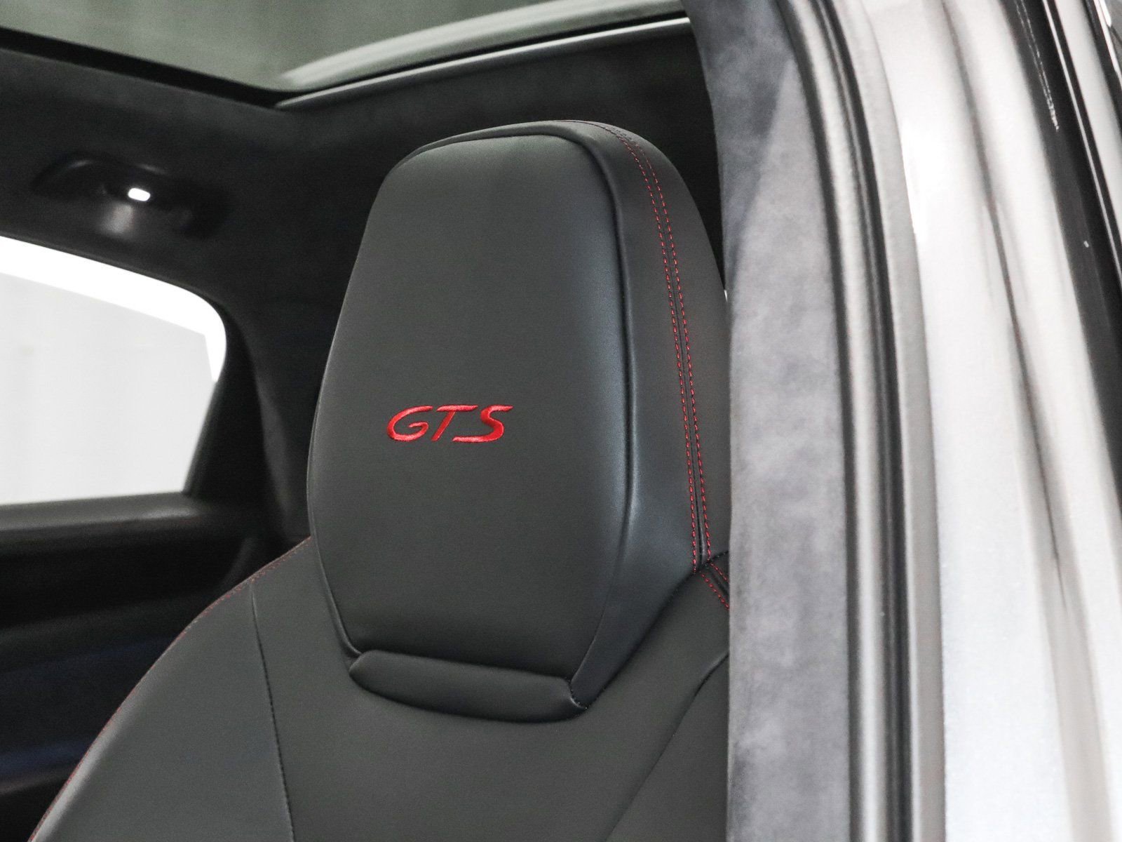 Used 2023 Porsche Cayenne GTS w/ Premium Package AWD/4WD image 22