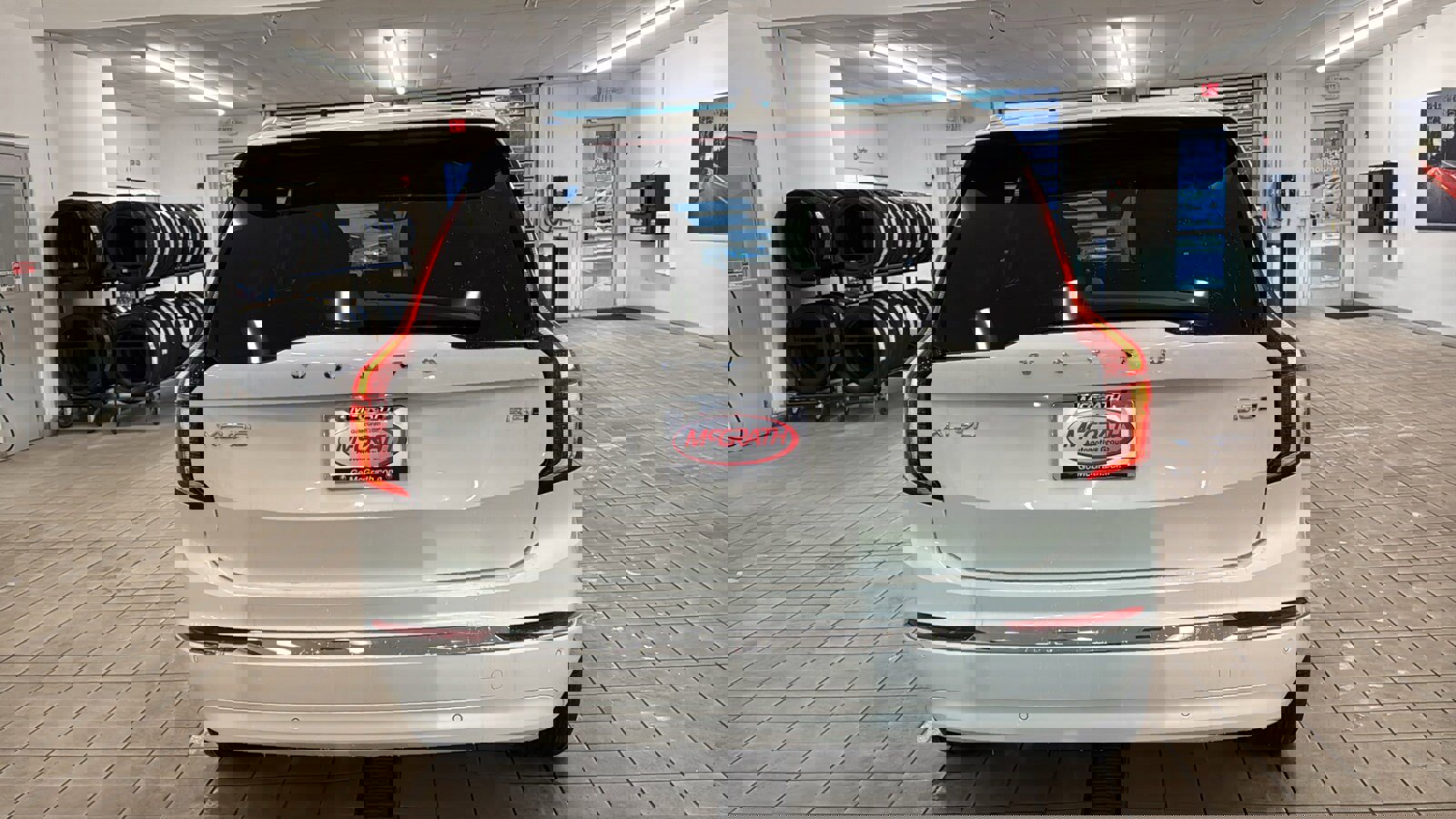 New 2026 Volvo XC90 B5 Core w/ Protection Package image 6