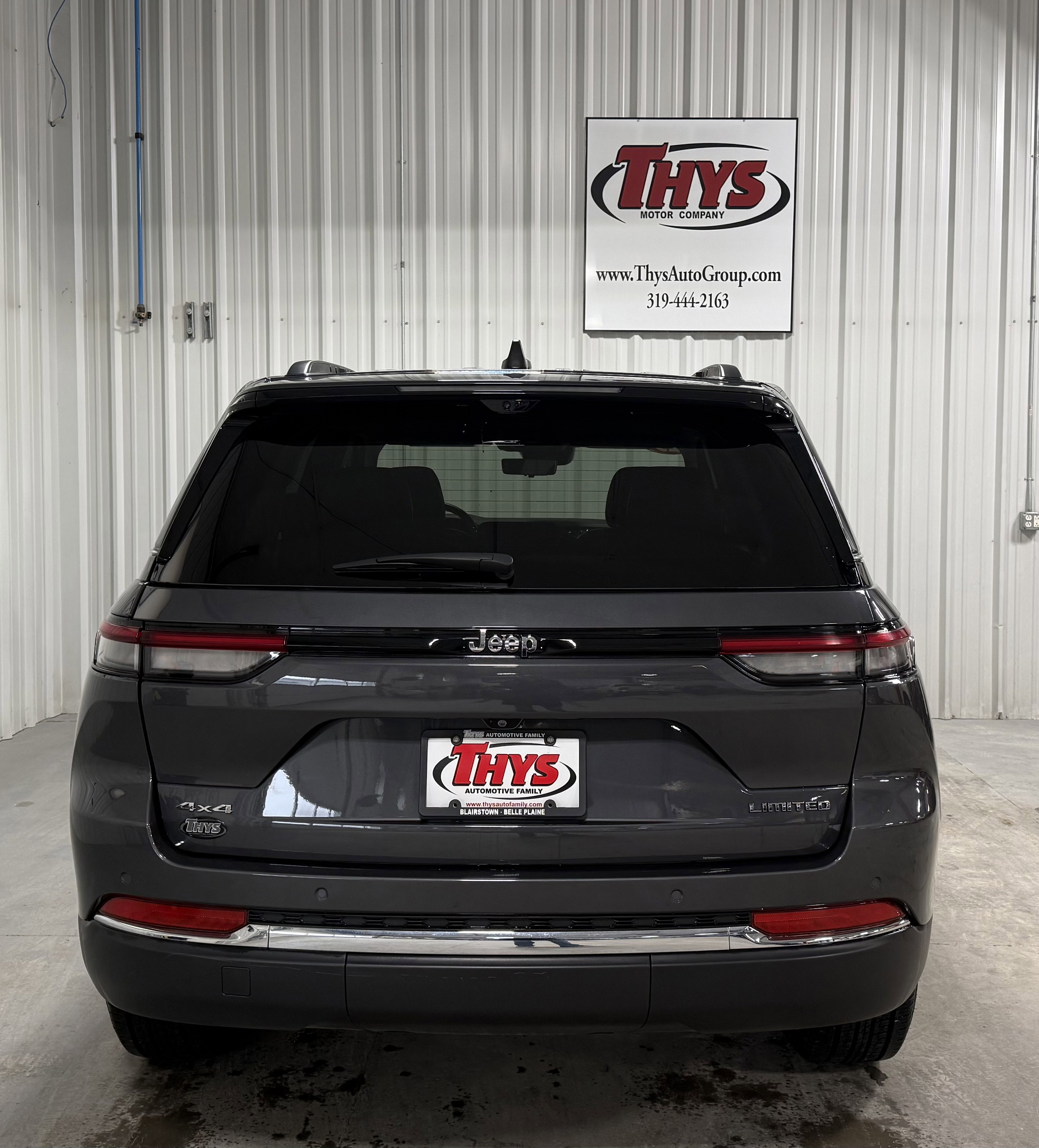 Used 2023 Jeep Grand Cherokee Limited w/ Luxury Tech Group II image 4