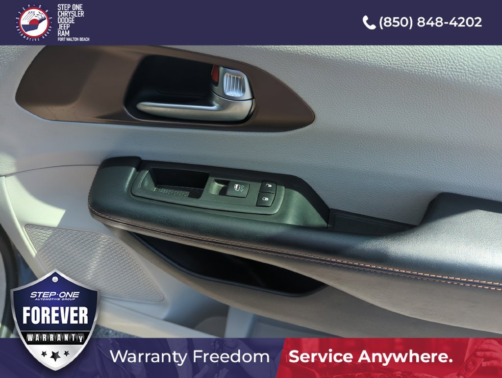 Used 2019 Chrysler Pacifica Touring Plus w/ Tire & Wheel Group FWD image 33