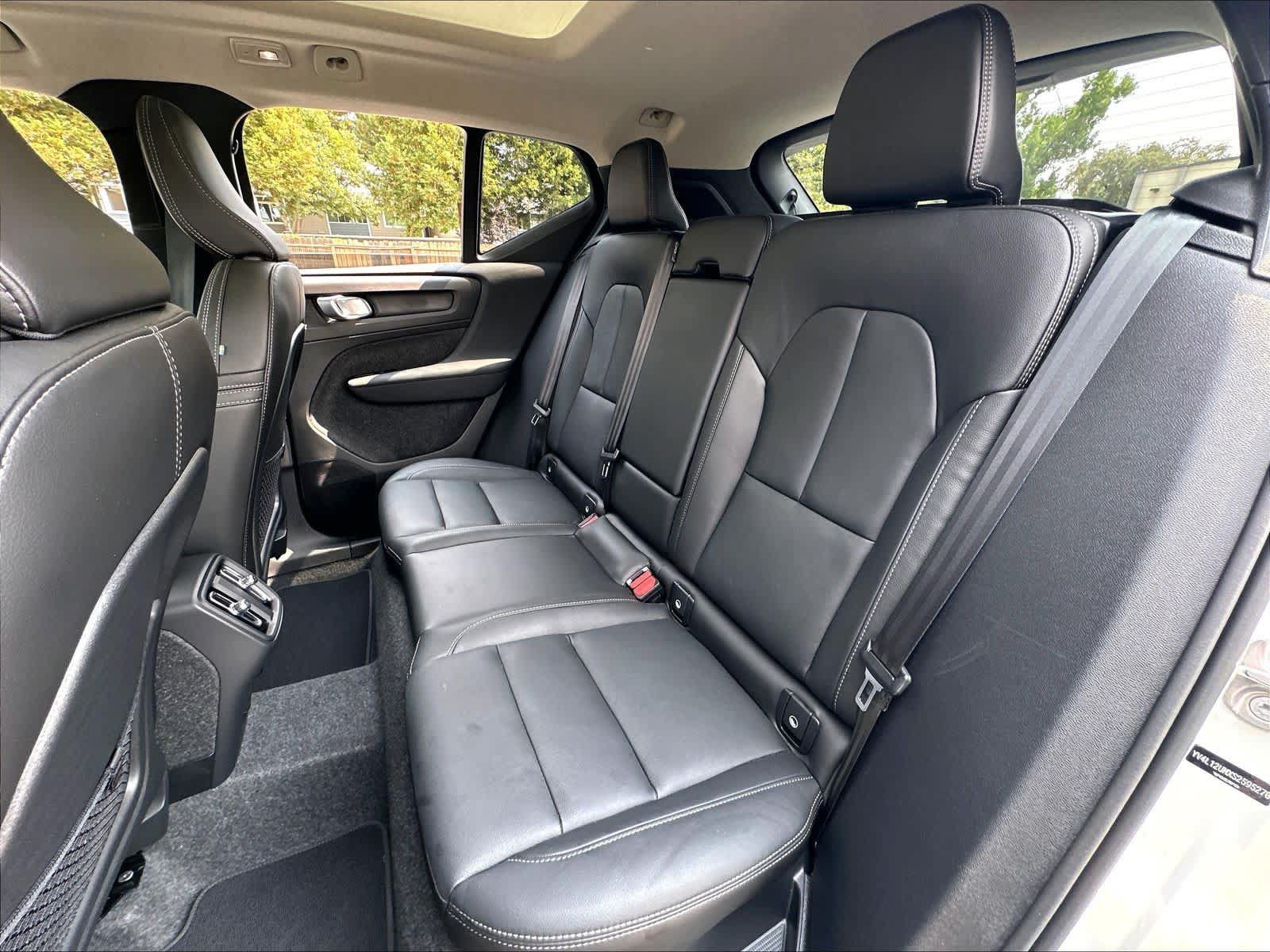 Used 2025 Volvo XC40 B5 Ultra AWD/4WD image 29