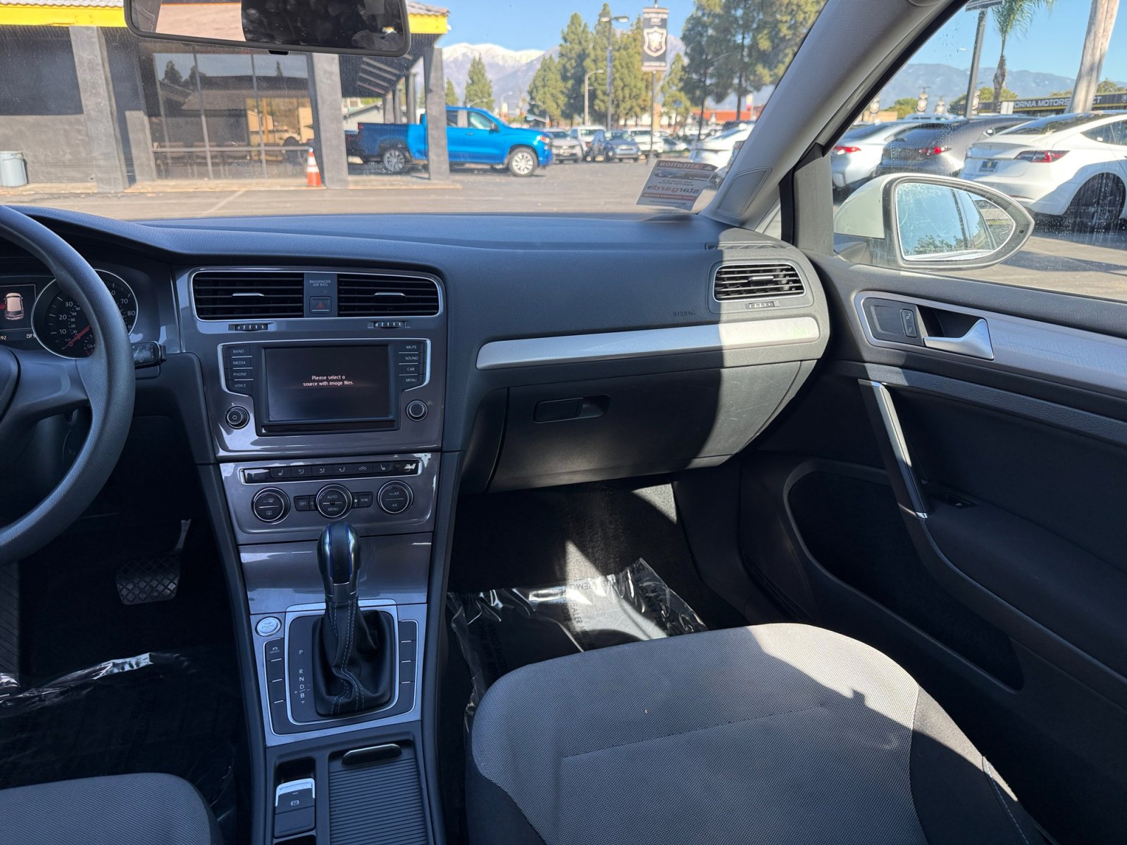 Used 2016 Volkswagen e-Golf SE w/ DC Fast Charging Package image 20