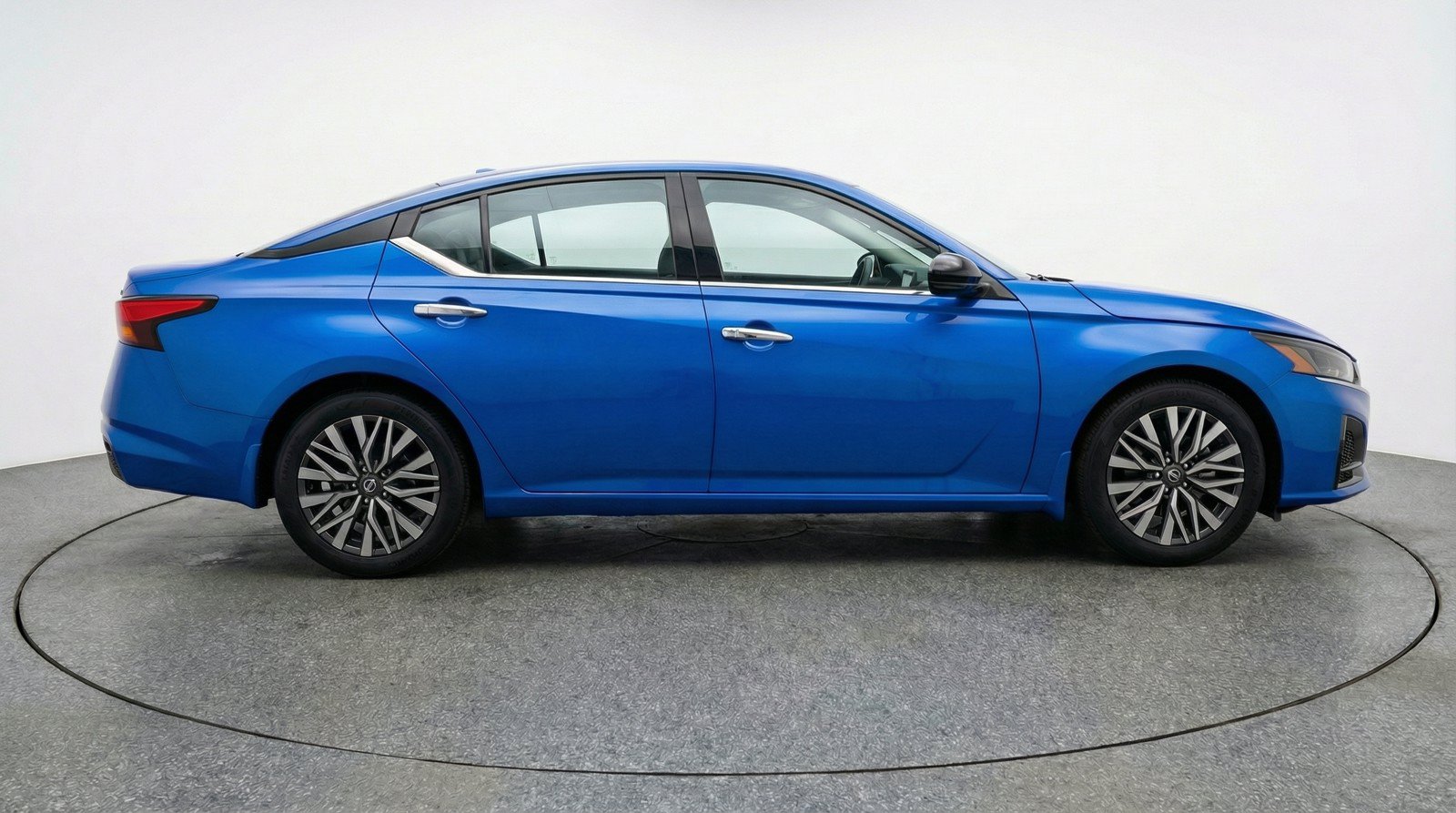 Used 2025 Nissan Altima 2.5 SV FWD image 5