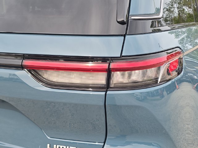 New 2026 Jeep Grand Cherokee Limited w/ Luxury Tech Group II RWD image 8