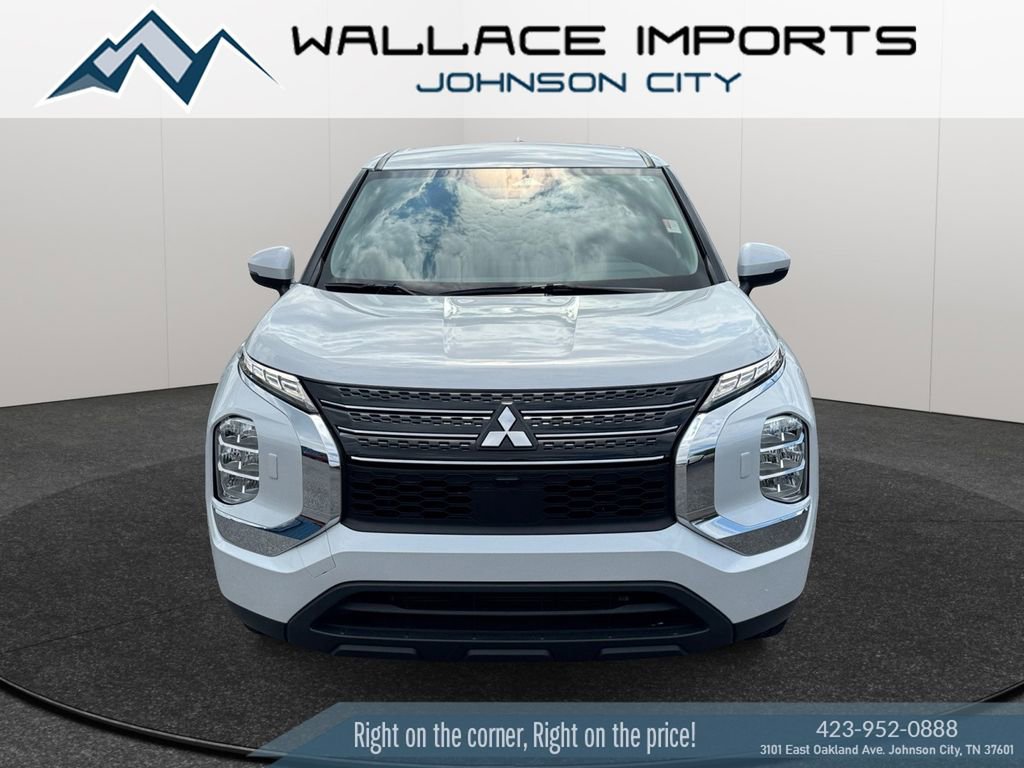 Used 2024 Mitsubishi Outlander ES AWD/4WD image 8