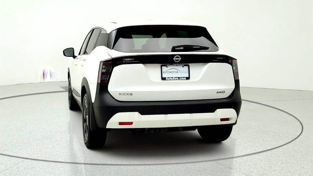 Used 2025 Nissan Kicks SV AWD/4WD image 6