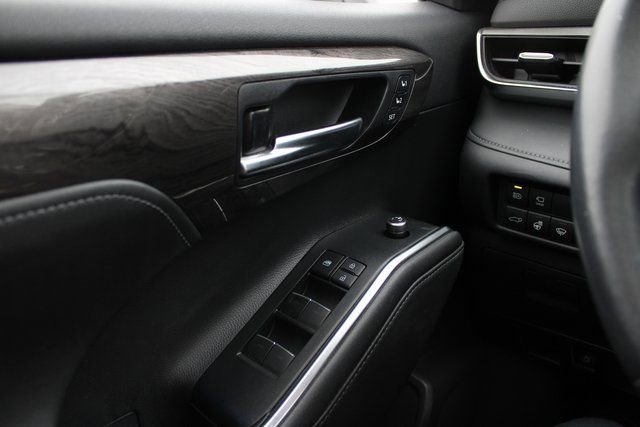 Used 2020 Toyota Highlander Limited image 28