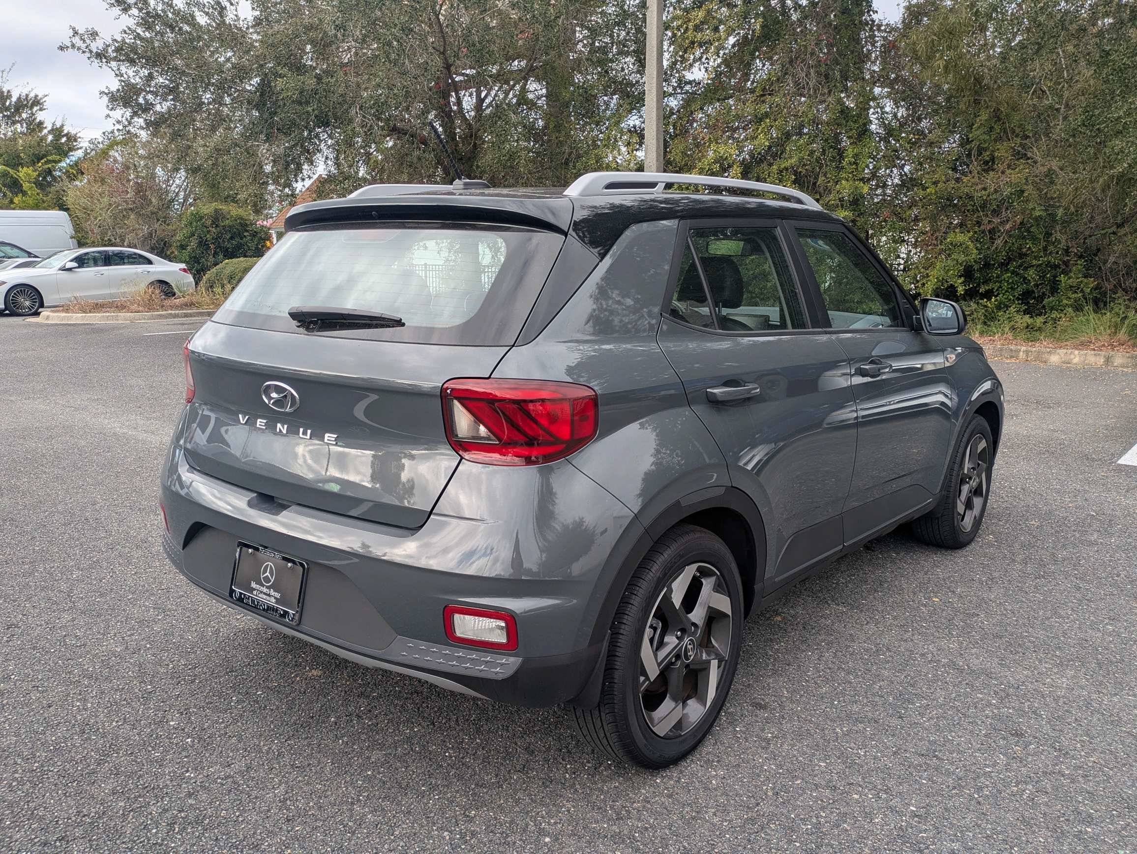 Used 2026 Hyundai Venue SEL FWD image 3