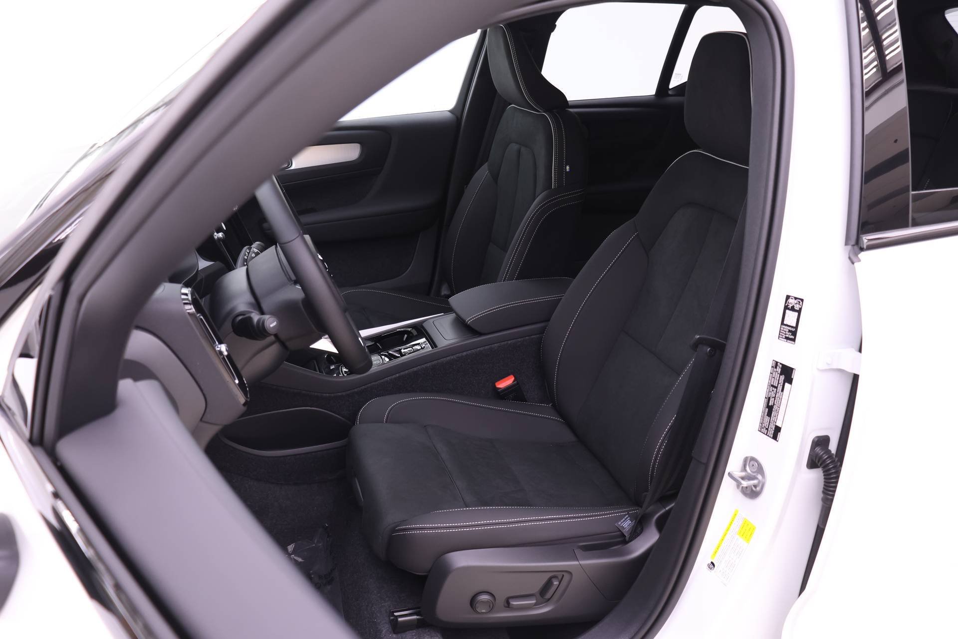 New 2026 Volvo XC40 B5 Ultra w/ Protection Package Premier AWD/4WD image 7