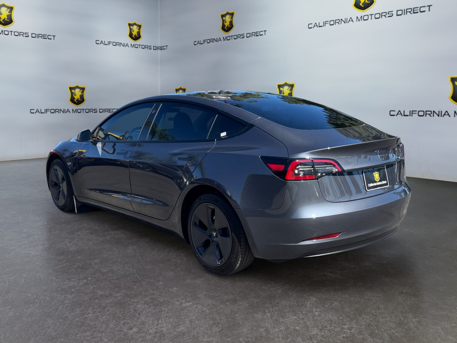 Used 2023 Tesla Model 3 Standard Range RWD image 3