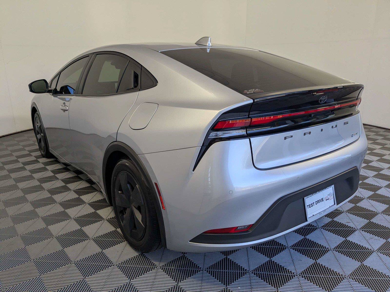 Certified 2025 Toyota Prius LE FWD image 7