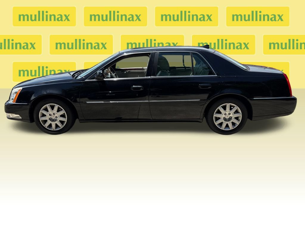 Used 2011 Cadillac DTS Premium w/ Driver Awareness Package FWD image 13