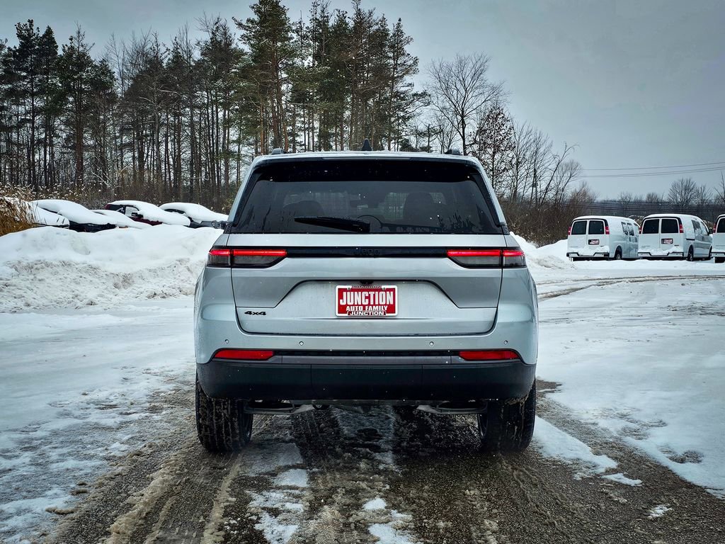 New 2026 Jeep Grand Cherokee Limited w/ Limited Altitude Package AWD/4WD image 4