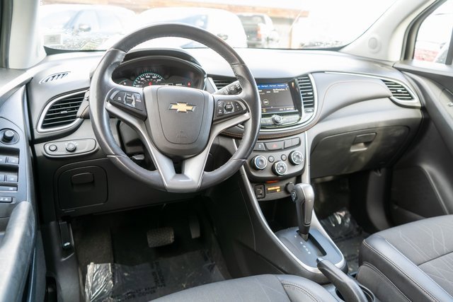 Used 2022 Chevrolet Trax LT w/ LT Convenience Package image 13