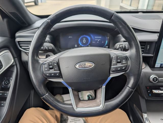 Used 2020 Ford Explorer Platinum w/ Premium Technology Package AWD/4WD image 13