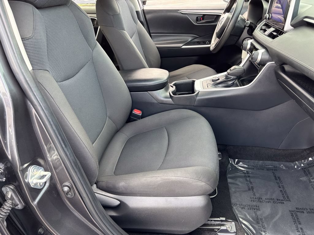 Used 2024 Toyota RAV4 LE AWD/4WD image 33