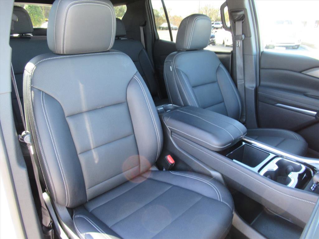 Used 2025 Chevrolet Traverse LT image 9