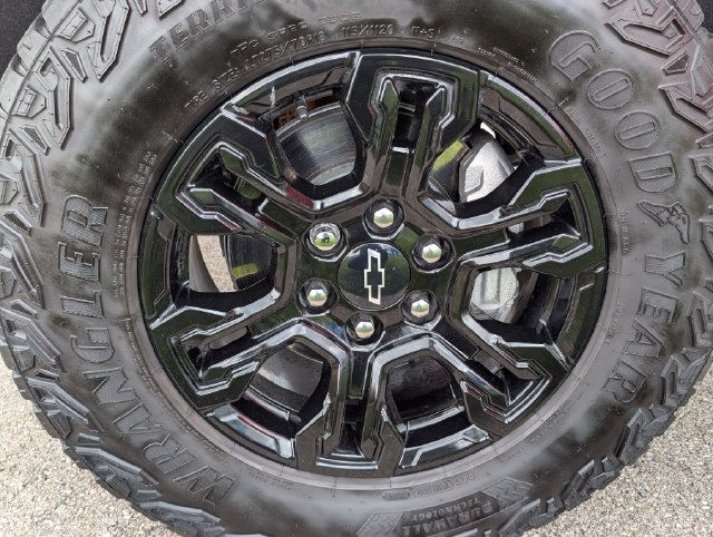 Used 2025 Chevrolet Silverado 1500 ZR2 w/ Technology Package AWD/4WD image 24