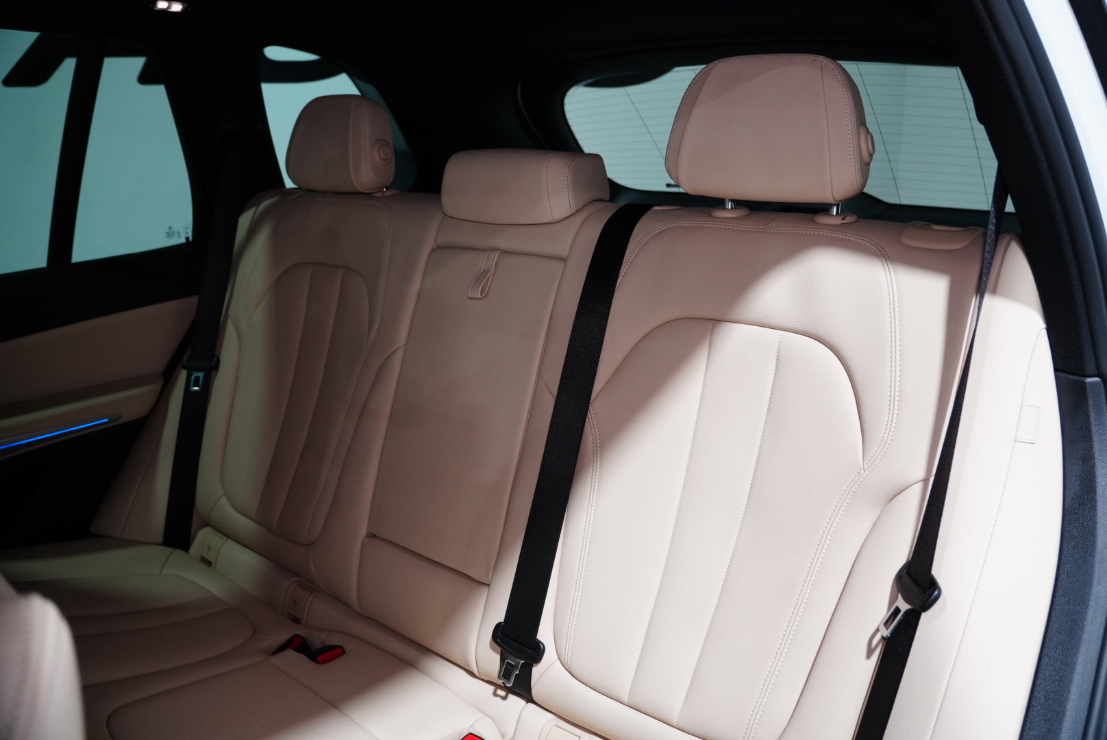 Used 2022 BMW X5 xDrive40i w/ Parking Assistance Package image 17