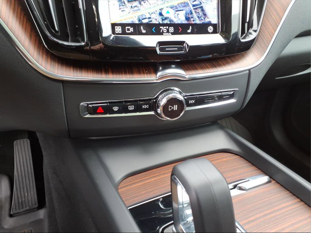 Used 2024 Volvo XC60 B5 Plus image 17