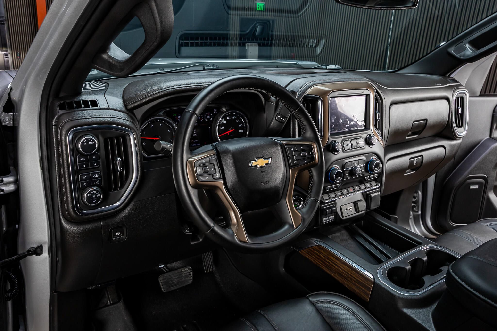 Used 2023 Chevrolet Silverado 2500 High Country AWD/4WD image 15