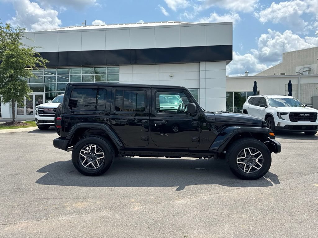 Used 2025 Jeep Wrangler Unlimited Sahara AWD/4WD image 8