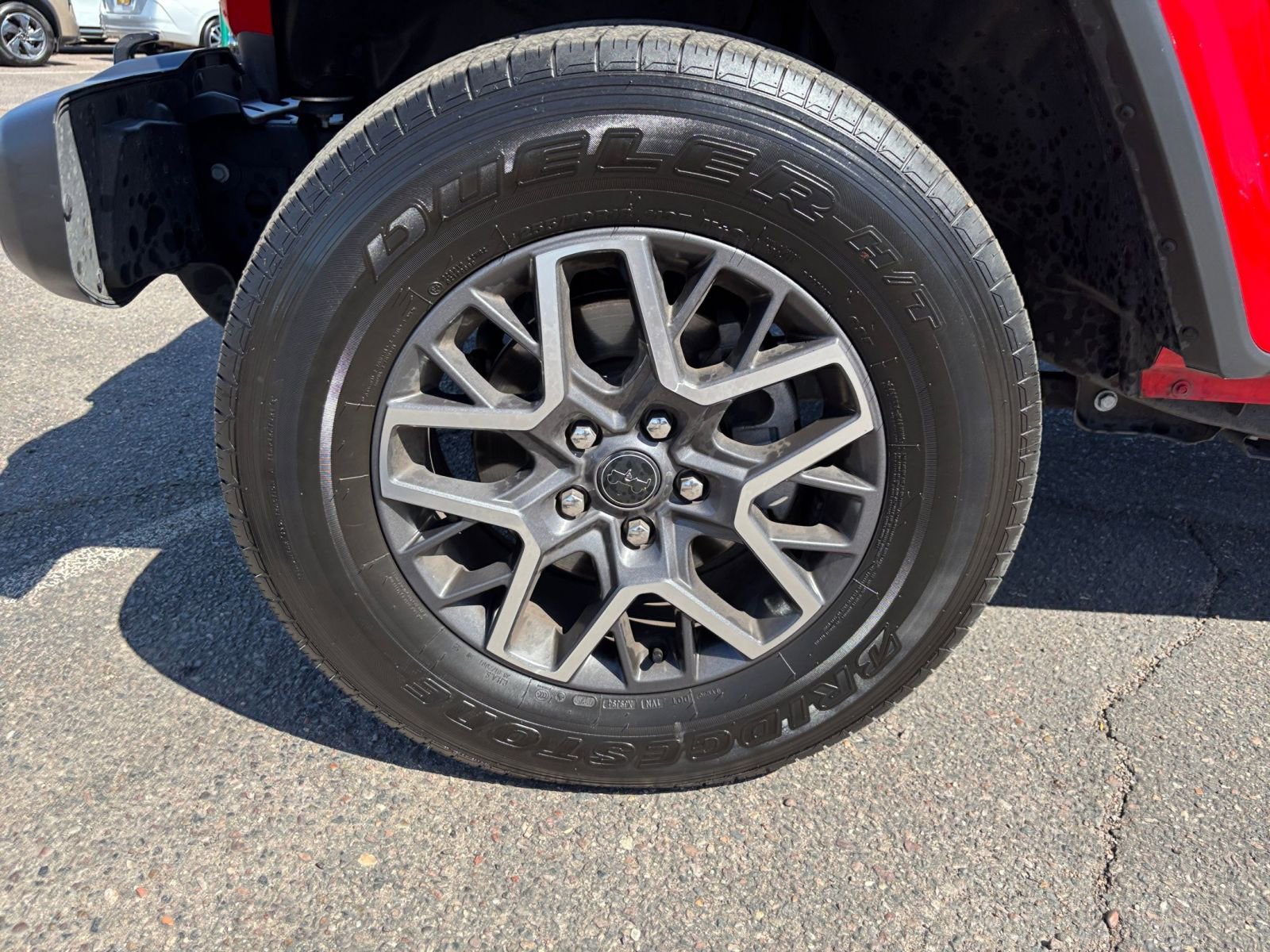 Used 2025 Jeep Wrangler Unlimited Sahara AWD/4WD image 30
