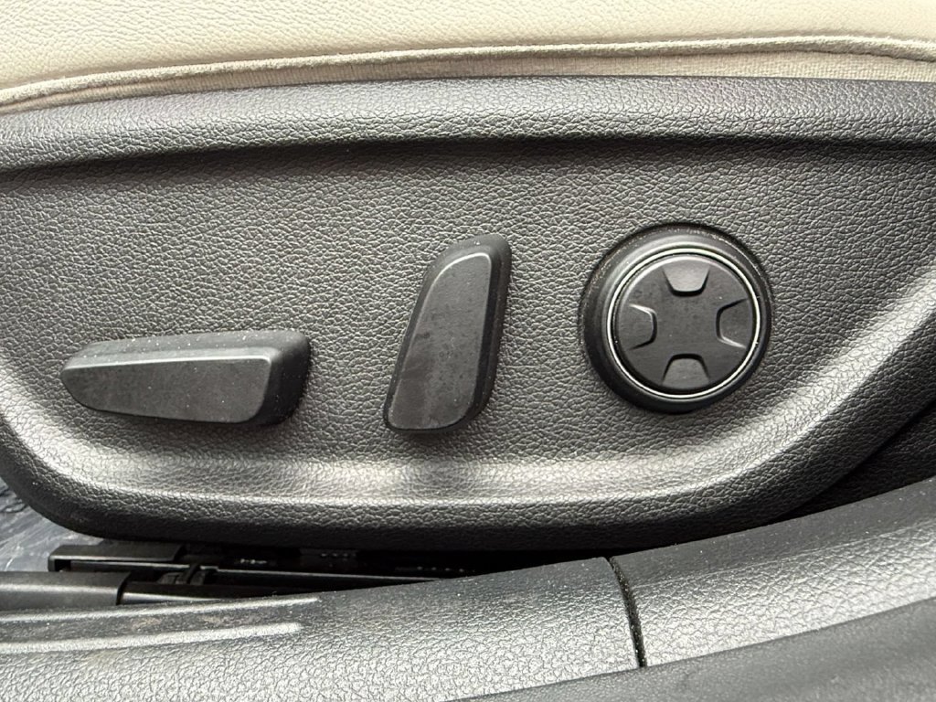 Used 2024 Genesis G70 2.5T AWD/4WD image 13