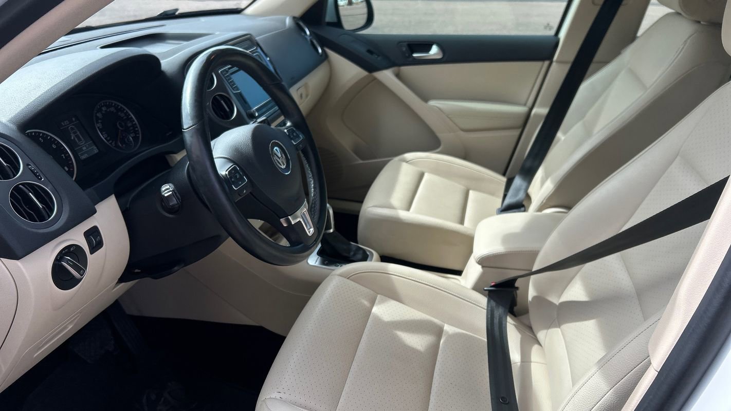 Used 2017 Volkswagen Tiguan S image 9