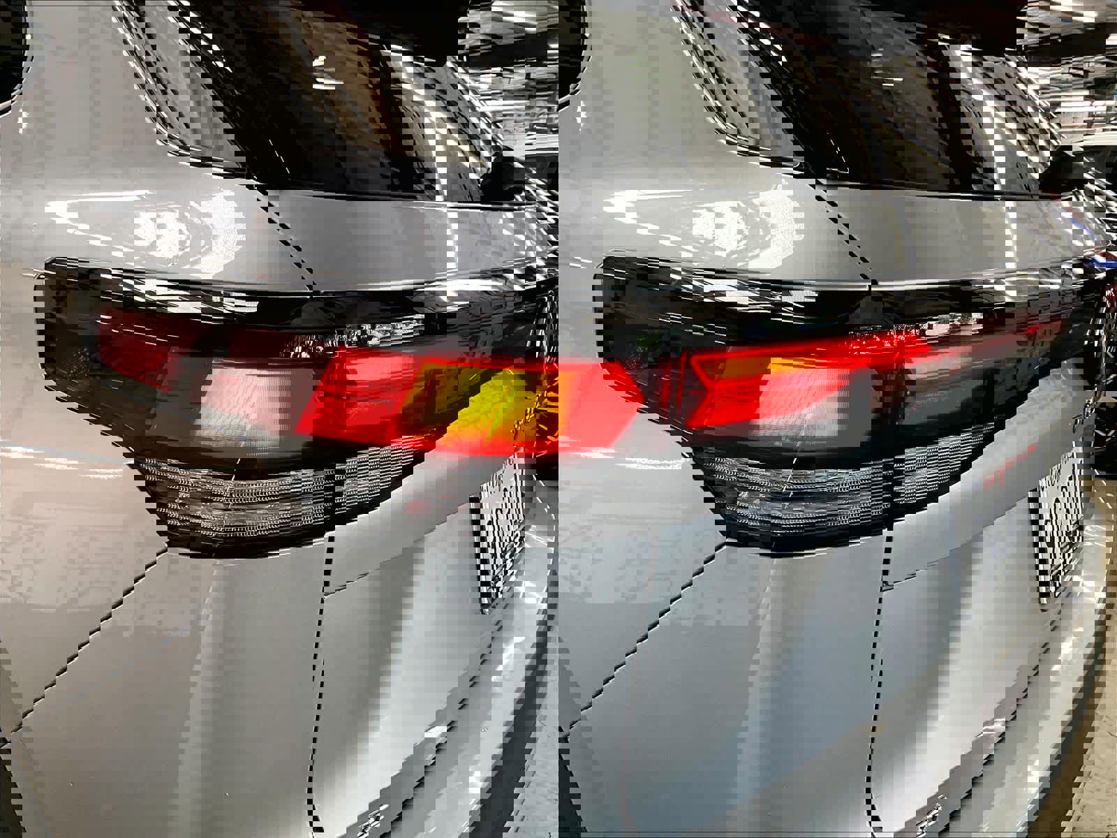 Certified 2025 Volkswagen Tiguan SE w/ Panoramic Sunroof Package image 32