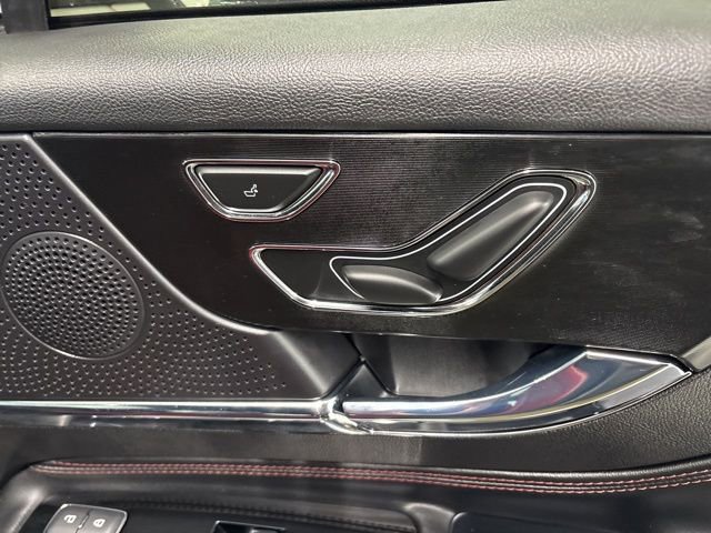 Used 2023 Lincoln Corsair Reserve w/ Rear Removable Package Tray image 25