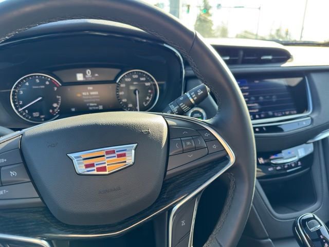 Used 2025 Cadillac XT5 Premium Luxury image 17