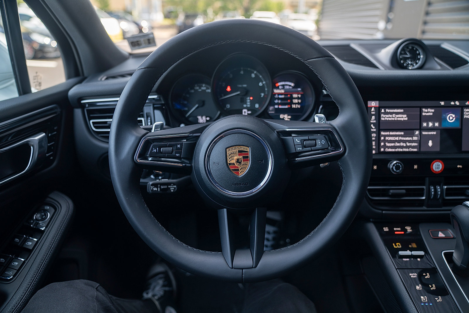 Certified 2025 Porsche Macan AWD/4WD image 7