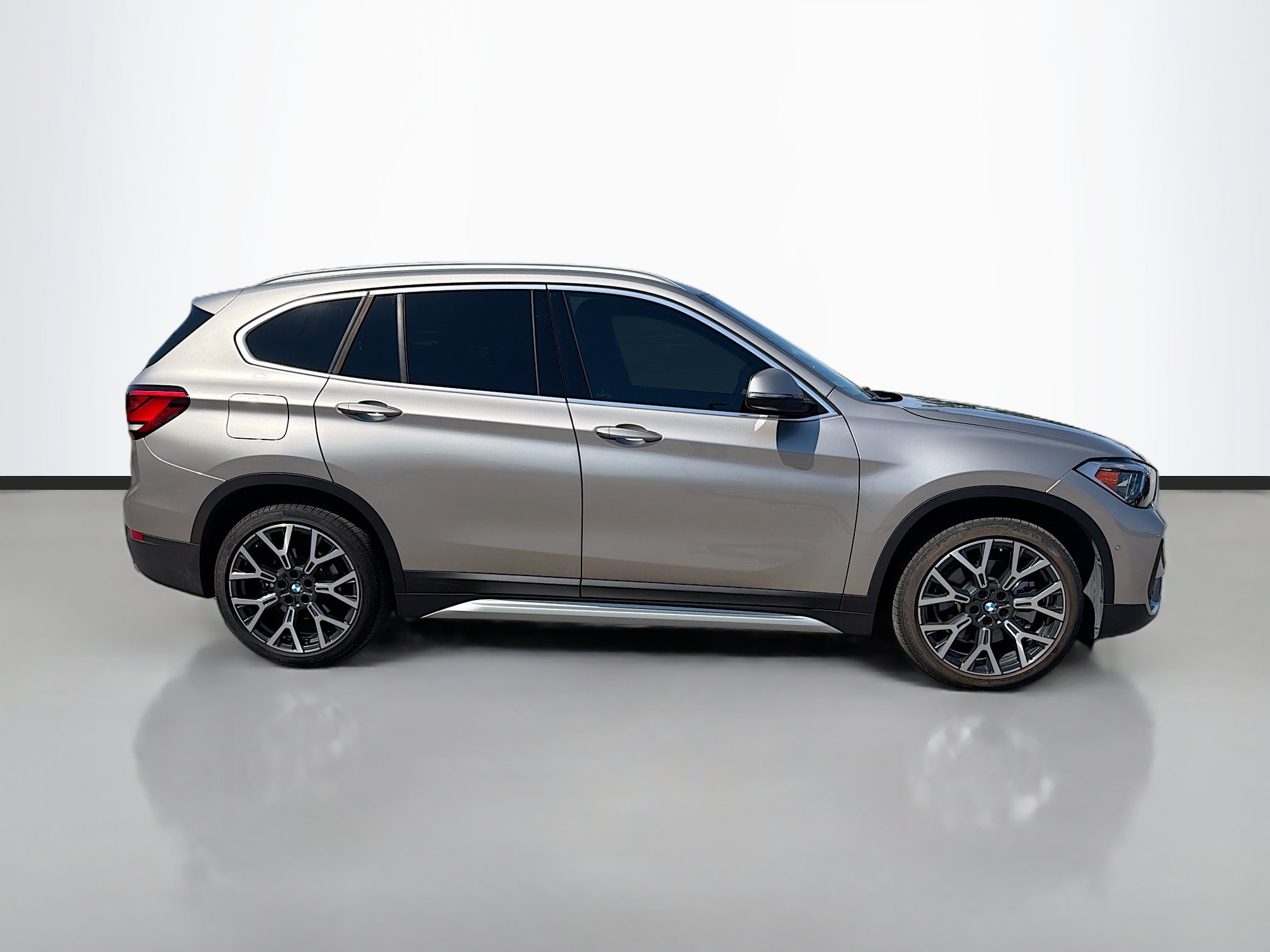 Used 2021 BMW X1 xDrive28i w/ Premium Package AWD/4WD image 6