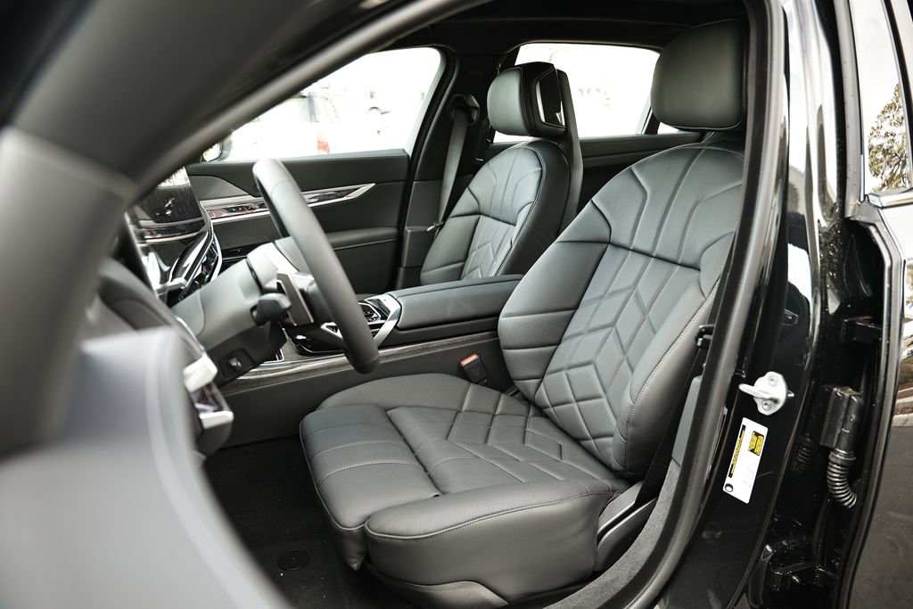 New 2026 BMW 740i w/ Executive Package image 21