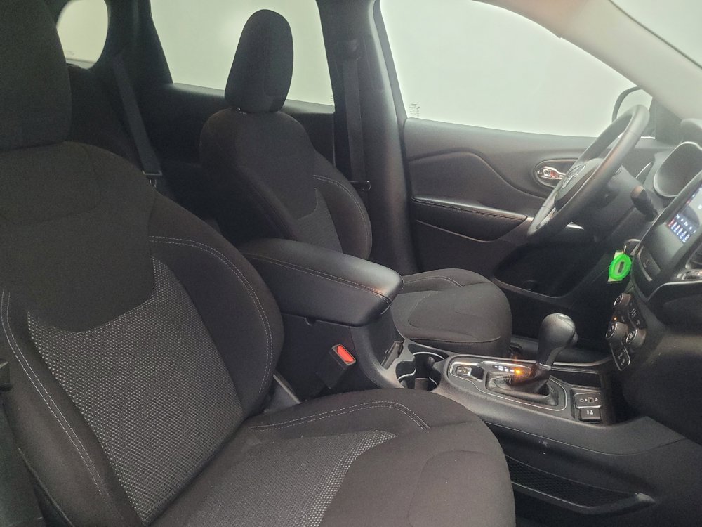 Used 2019 Jeep Cherokee Latitude w/ Popular Appearance Group FWD image 21