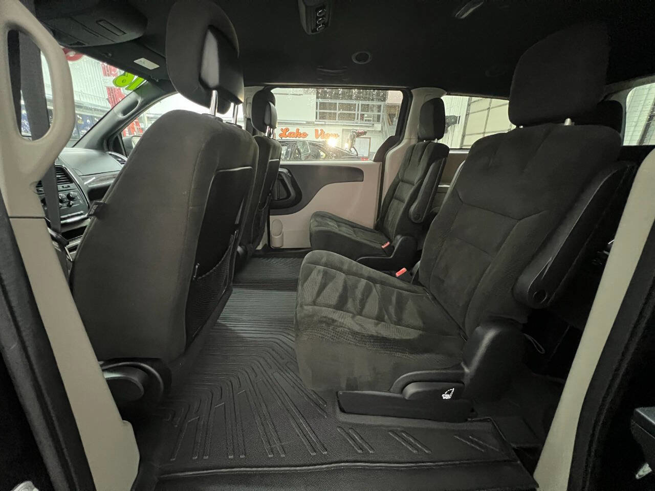 Used 2016 Dodge Grand Caravan SE image 22