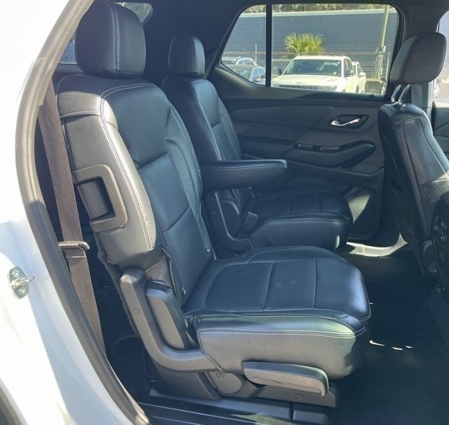 Used 2022 Chevrolet Traverse LT image 16