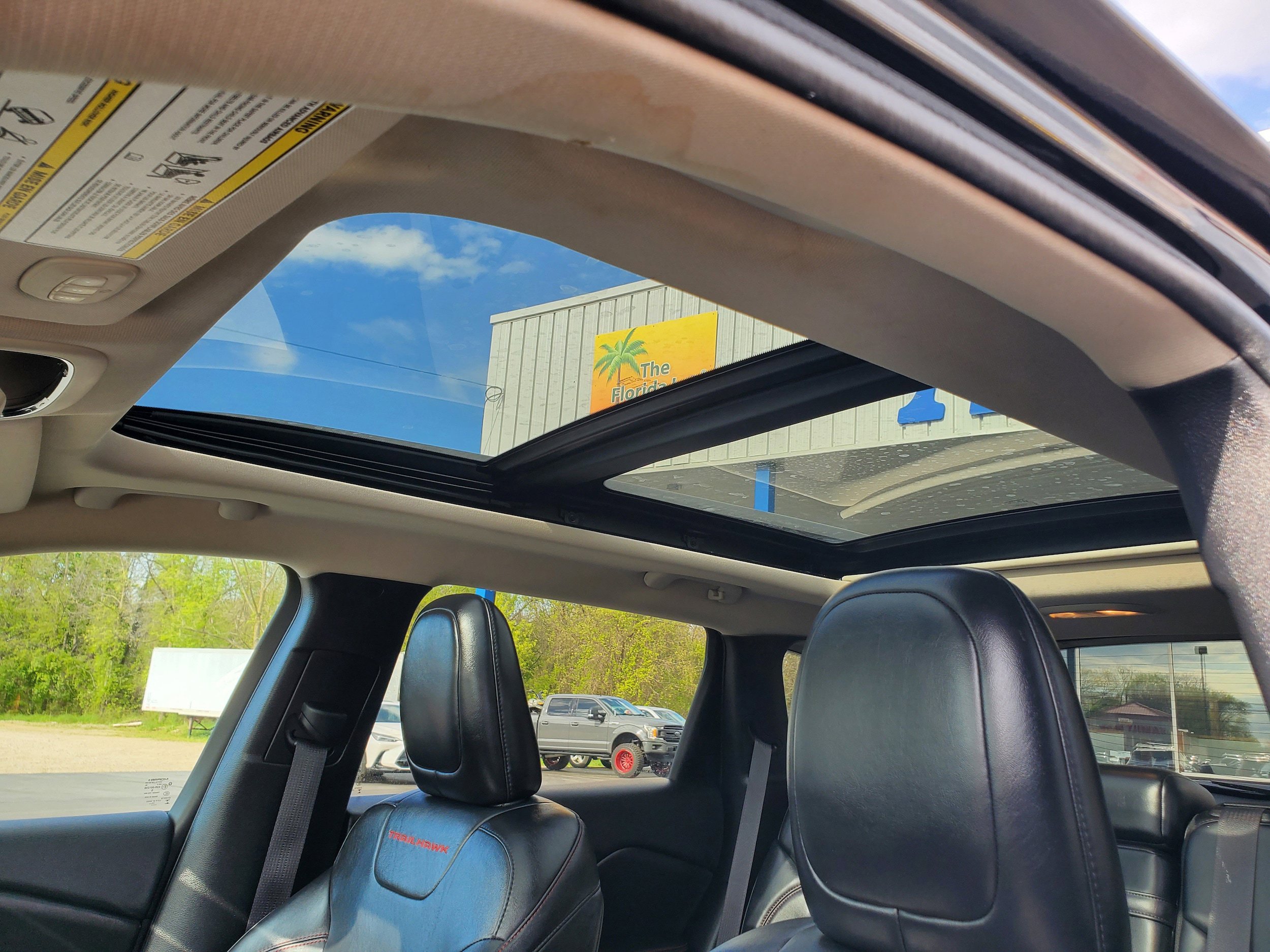 Used 2014 Jeep Cherokee Trailhawk AWD/4WD image 15